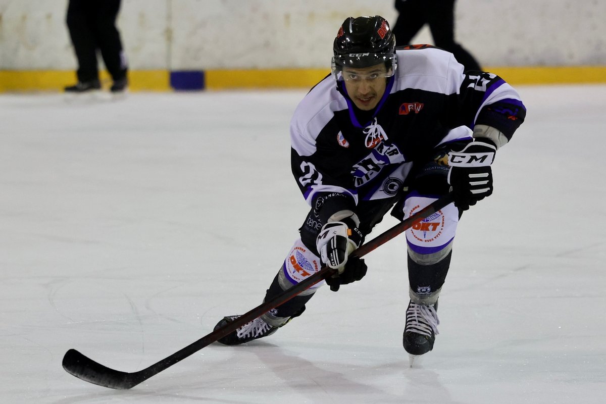Nick Lewis bleibt beim HSV HSVEishockey
